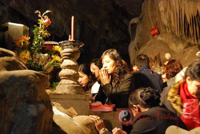 Văn khấn cầu công danh ở chùa Hương